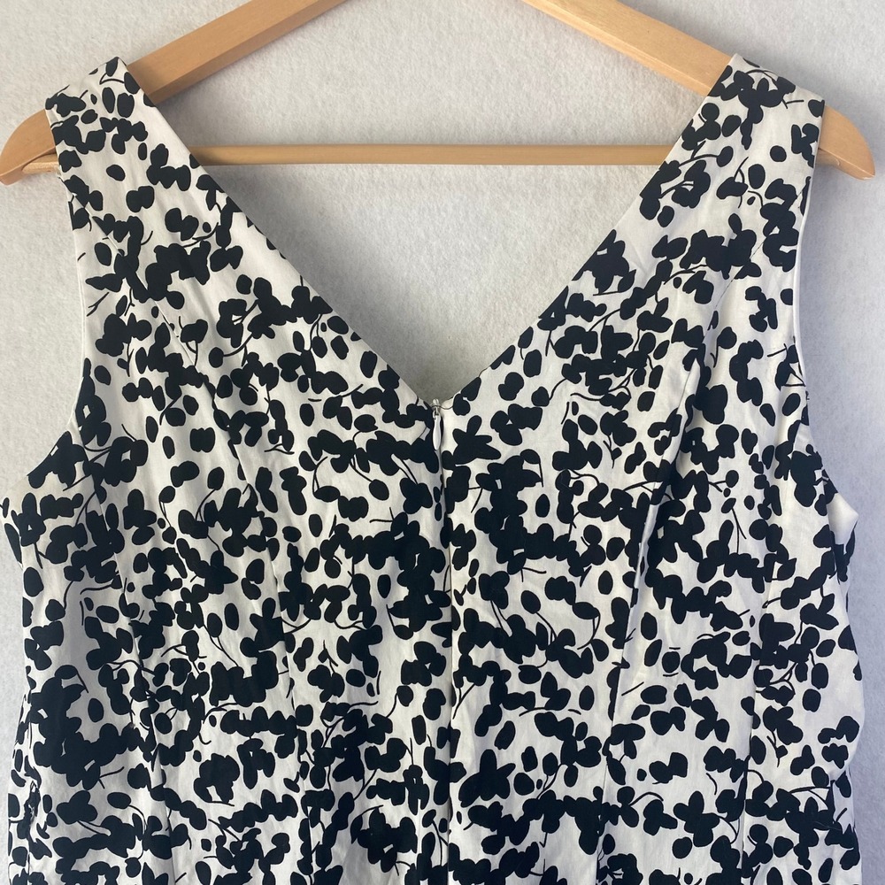 R&K Originals Black and White Sleeveless V Neck Dress Size 14 - Picture 6 of 10